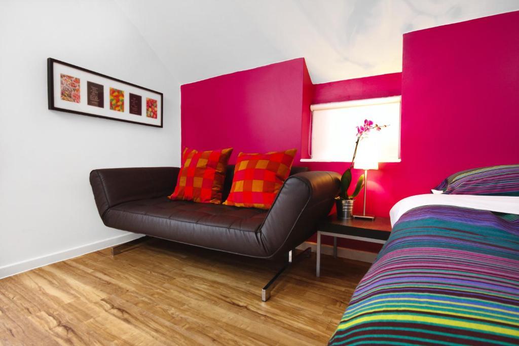 Nosda Studio Hostel Cardiff Exterior photo