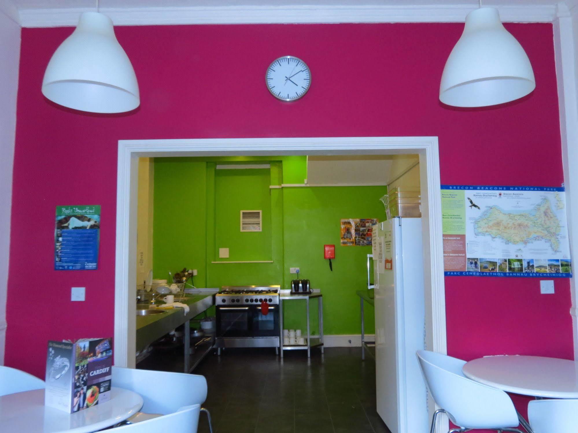 Nosda Studio Hostel Cardiff Exterior photo